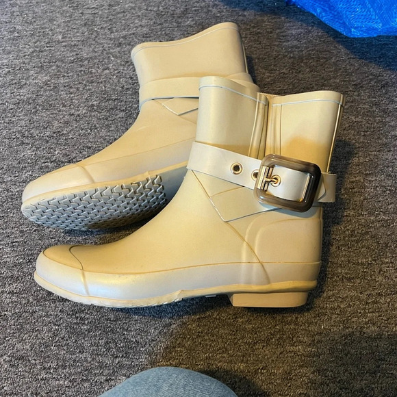 Burberry Big Buckle Rain Boots, size 36 - Picture 2 of 16
